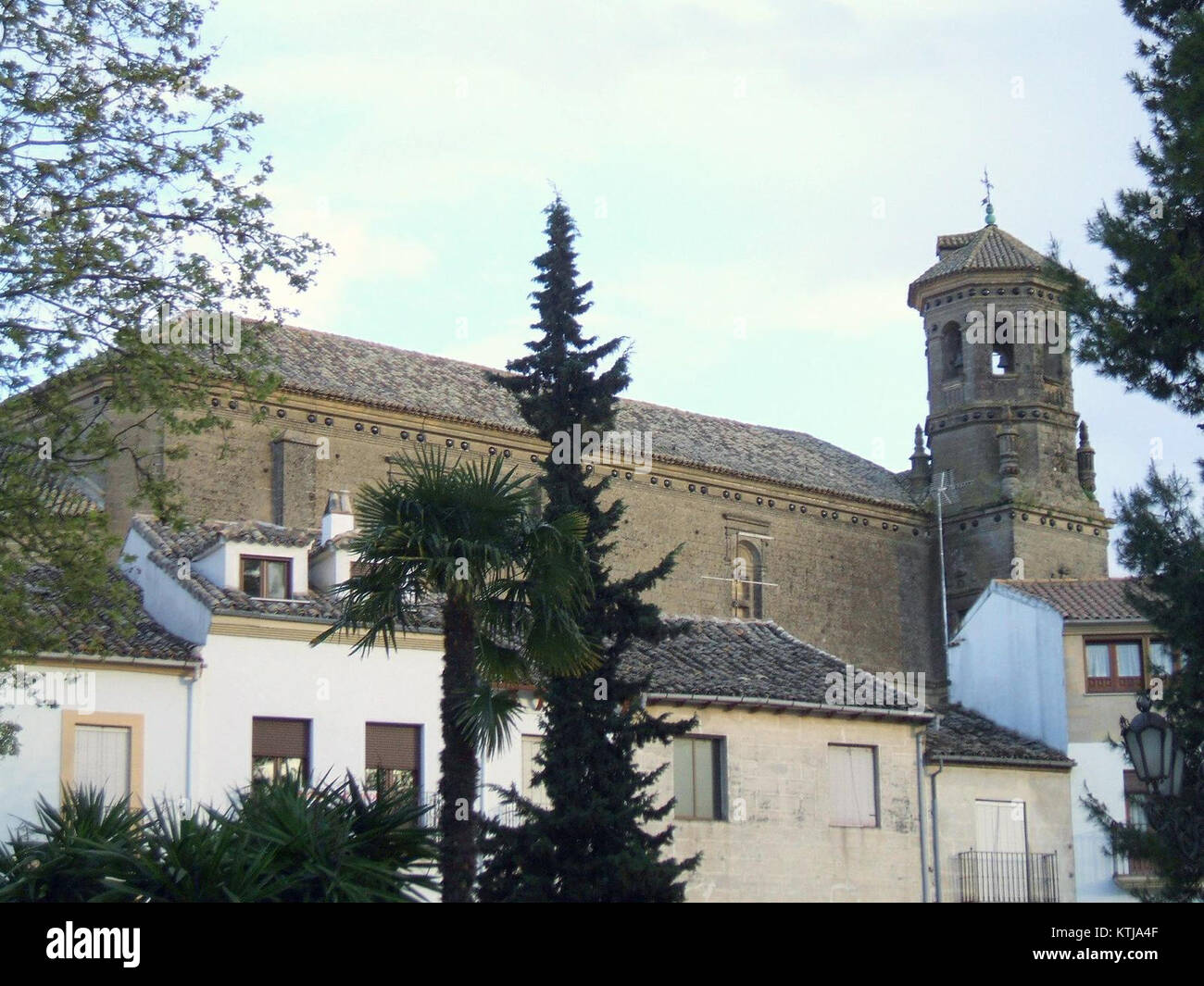 L'Antigua Universidad di Baeza, in Spagna, è un'università storica fondata nel XVI secolo. L'edificio, fondato nel 1917, rimane una parte significativa del patrimonio culturale ed educativo della città. È riconosciuta per la sua architettura e l'influenza storica sulla vita intellettuale della regione. Foto Stock