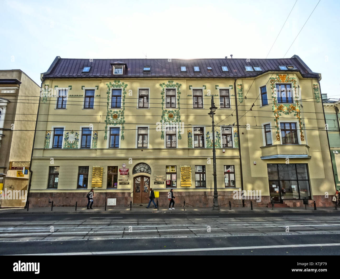 Una fotografia di edifici situati a ul. Jagiellonska 7-10 nel 2013. Questi edifici riflettono lo stile architettonico e lo sviluppo urbano dell'area all'inizio del XXI secolo. Foto Stock