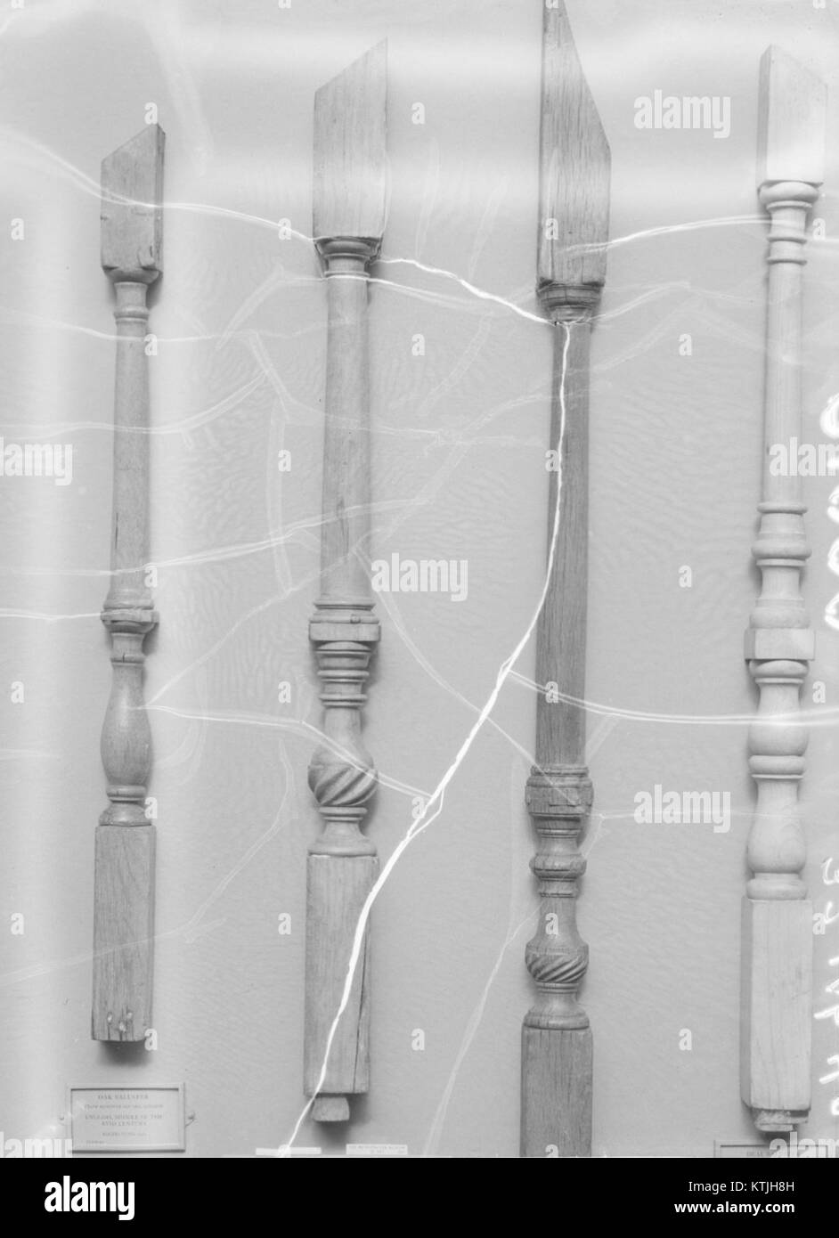 Baluster della collezione MET, che mette in risalto design e maestria artigianale. I balaustra sono elementi architettonici spesso utilizzati nelle ringhiere o nei supporti negli edifici. Foto Stock
