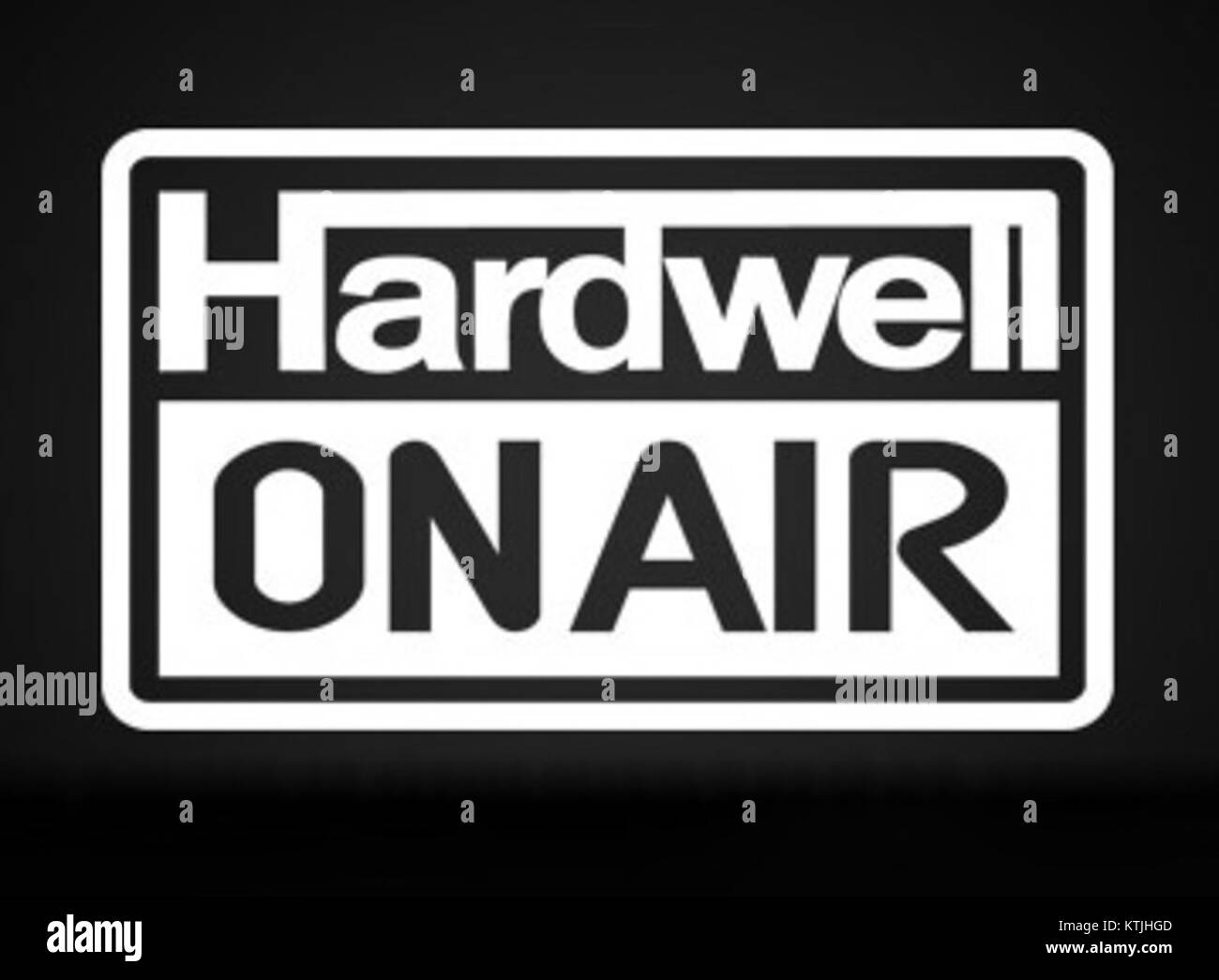 HardwellONair è un programma radiofonico musicale o podcast condotto da Hardwell, incentrato sulla musica dance elettronica (EDM) e caratterizzato da DJ set, nuove uscite e guest mix di artisti importanti della scena EDM. Foto Stock