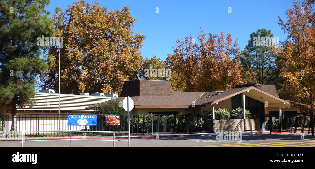 La Atascadero Junior High School di Atascadero, California, è una scuola media pubblica nota per i suoi programmi educativi e il coinvolgimento della comunità. La scuola è un'istituzione chiave nell'educazione locale. Foto Stock