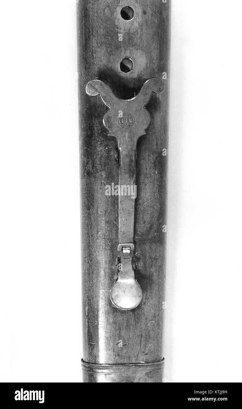 Il fagotto in C, ospitato presso il MET, è un importante strumento storico noto per il suo tono distintivo e il contributo alla musica orchestrale. E' un ottimo esempio di lavorazione del legno. Foto Stock