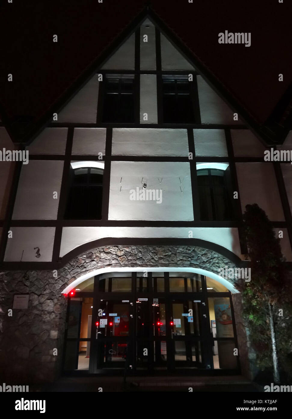 *BDG Pekao Tryb noc1 12 2013* sembra riferirsi a un evento o incidente relativo all'edificio di Pekao o a un'operazione specifica il 12 dicembre 2013. Sarebbe necessario un ulteriore contesto per un chiarimento preciso. Foto Stock