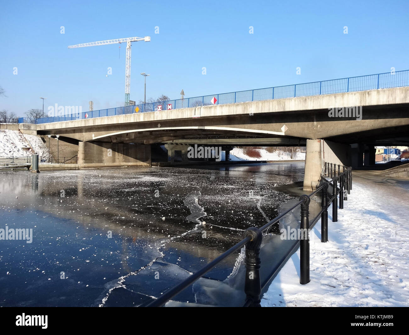 Questa immagine raffigura il Ponte della solidarietà a Gdańsk, in Polonia, un simbolo del movimento della solidarietà. Il ponte rappresenta la lotta del movimento operaio per la libertà e i diritti umani negli anni '1980 Foto Stock