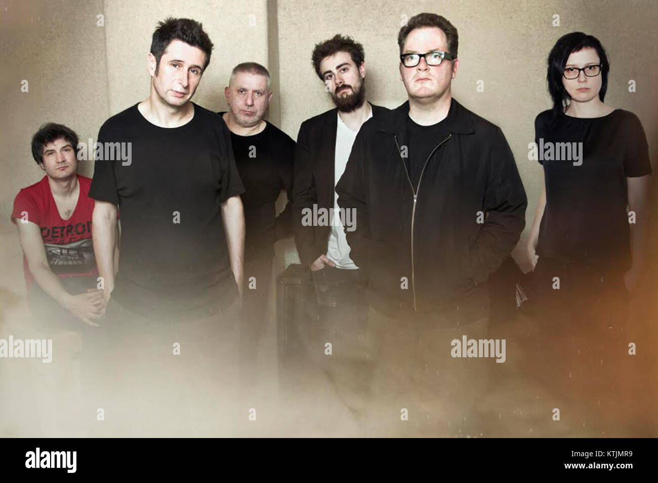 I Band of Holy Joy sono un gruppo post-punk britannico noto per la loro miscela unica di punk rock e musica sperimentale. Sono riconosciuti per il loro suono influente e le loro esibizioni nella scena musicale. Foto Stock