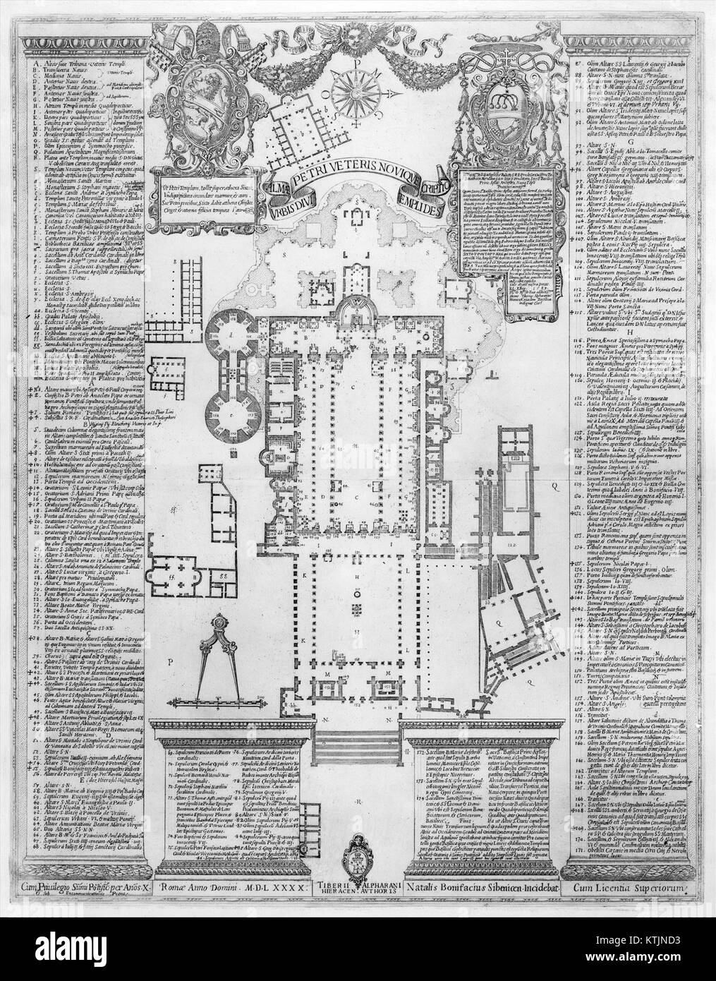La Basilica di San Pietro in Vaticano, conosciuta anche come Basilica di San Pietro, è una delle chiese più grandi e rinomate al mondo. Situato nella città del Vaticano, è un simbolo chiave della Chiesa cattolica romana e un capolavoro dell'architettura rinascimentale. Foto Stock