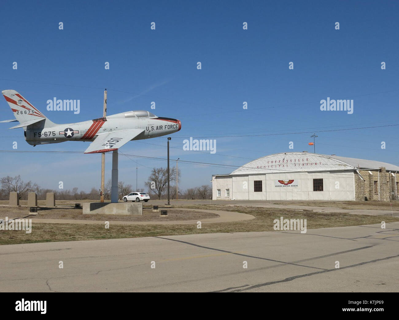 L'Aviation Heritage Museum di Coffeyville espone aerei storici e cimeli legati alla storia dell'aviazione. Il museo mette in evidenza lo sviluppo dell'aviazione nella regione e il suo significato culturale nella storia americana. Foto Stock
