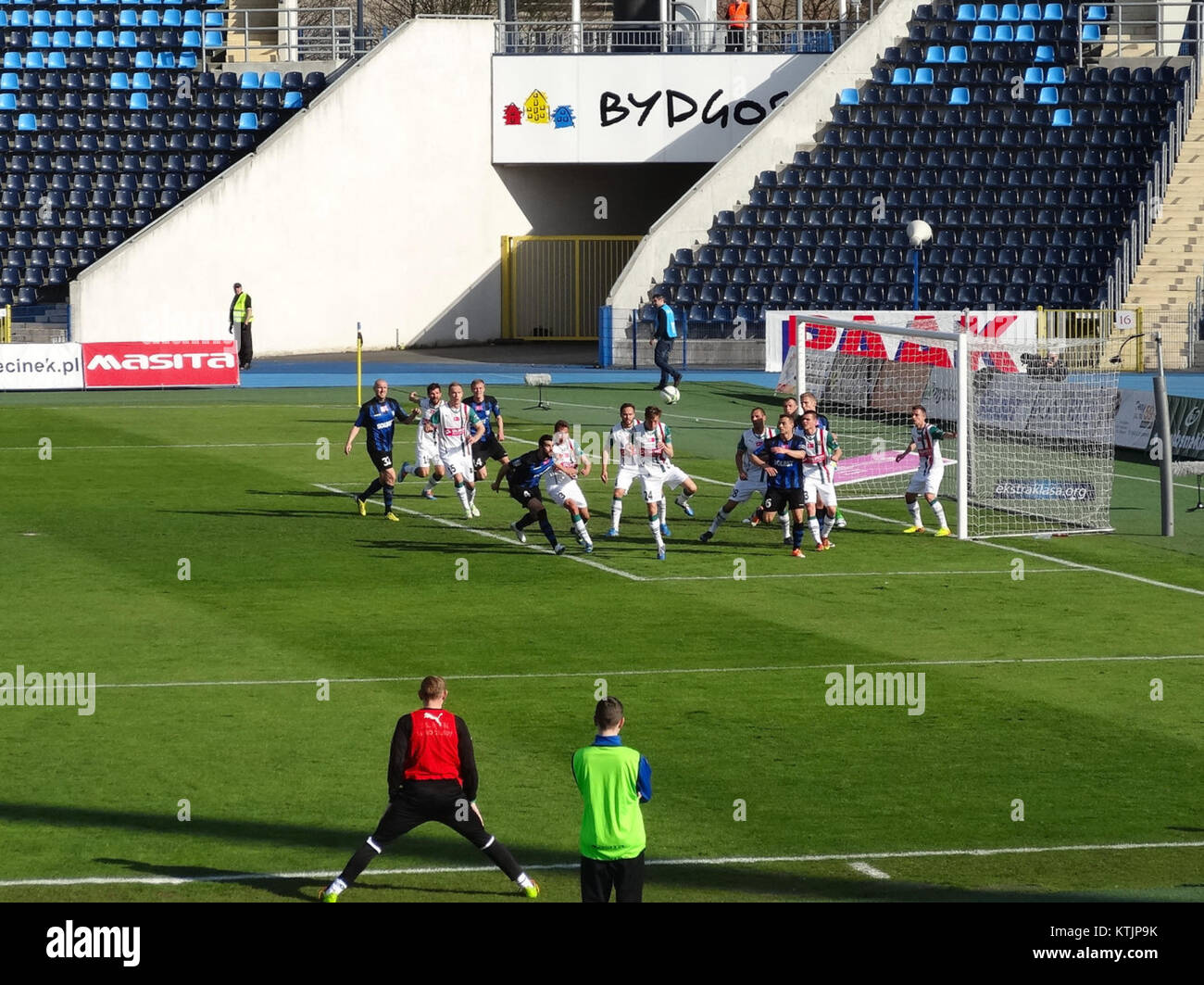 La squadra di Zawisza Slask, con sede a Wroclaw, in Polonia, è una società sportiva che partecipa a varie competizioni. L'evento del 6 marzo 2014 ha segnato un punto chiave nella loro performance stagionale, mostrando i loro atleti in azione. Foto Stock La squadra di Zawisza Slask, con sede a Wroclaw, in Polonia, è una società sportiva che partecipa a varie competizioni. L'evento del 6 marzo 2014 ha segnato un punto chiave nella loro performance stagionale, mostrando i loro atleti in azione. Foto Stock