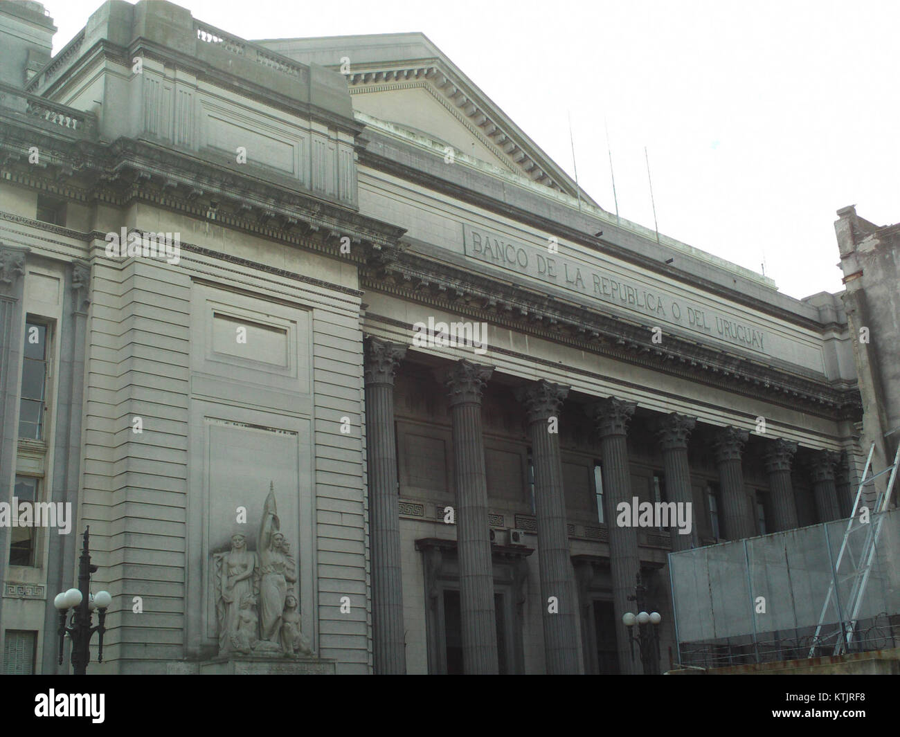 Il Banco de la República Oriental del Uruguay è la banca centrale dell'Uruguay, responsabile della politica monetaria e della regolamentazione finanziaria del paese. È un'istituzione chiave nell'economia uruguaiana. Foto Stock