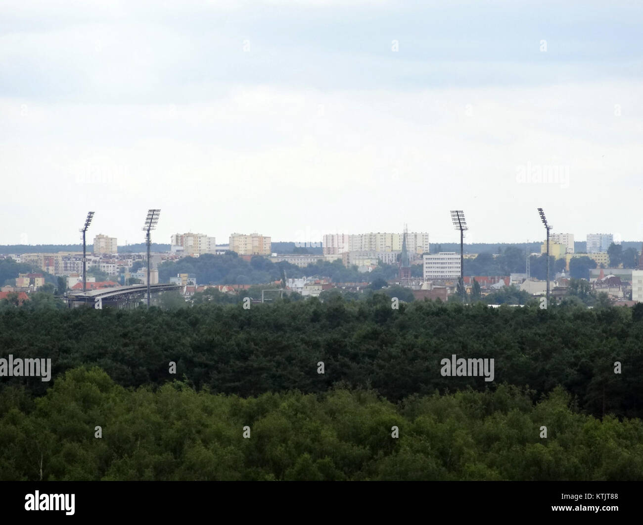 Una fotografia della vista da GM (possibilmente un luogo o un edificio) scattata il 4 giugno 2014. L'immagine cattura il paesaggio circostante, fornendo informazioni sul contesto geografico e architettonico dell'area. Foto Stock