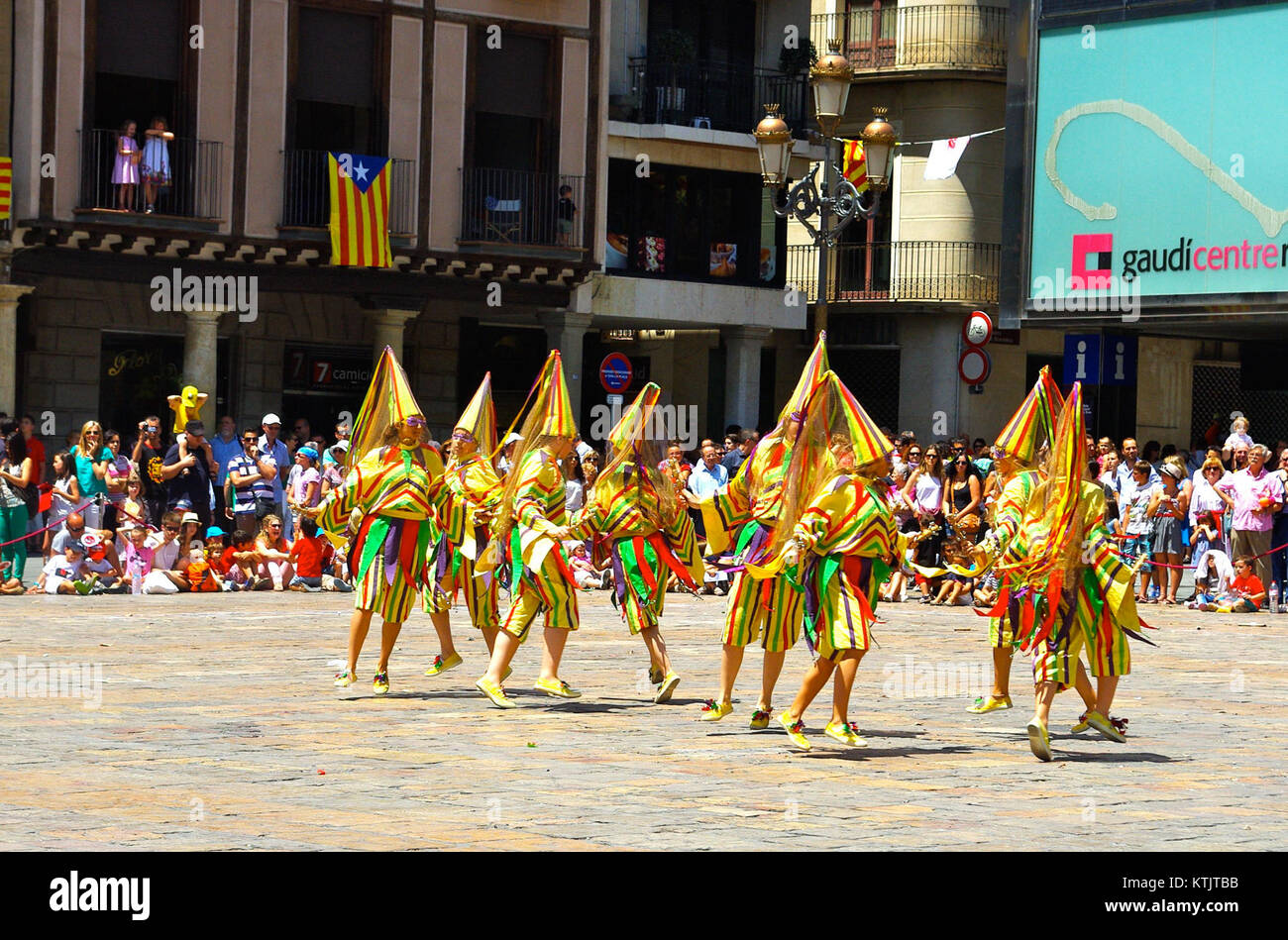 Il Ball de Prims è un evento tradizionale che si tiene nel 2014 e che celebra la cultura attraverso la danza e la musica. L'evento è una parte importante del calendario culturale della comunità locale. Foto Stock