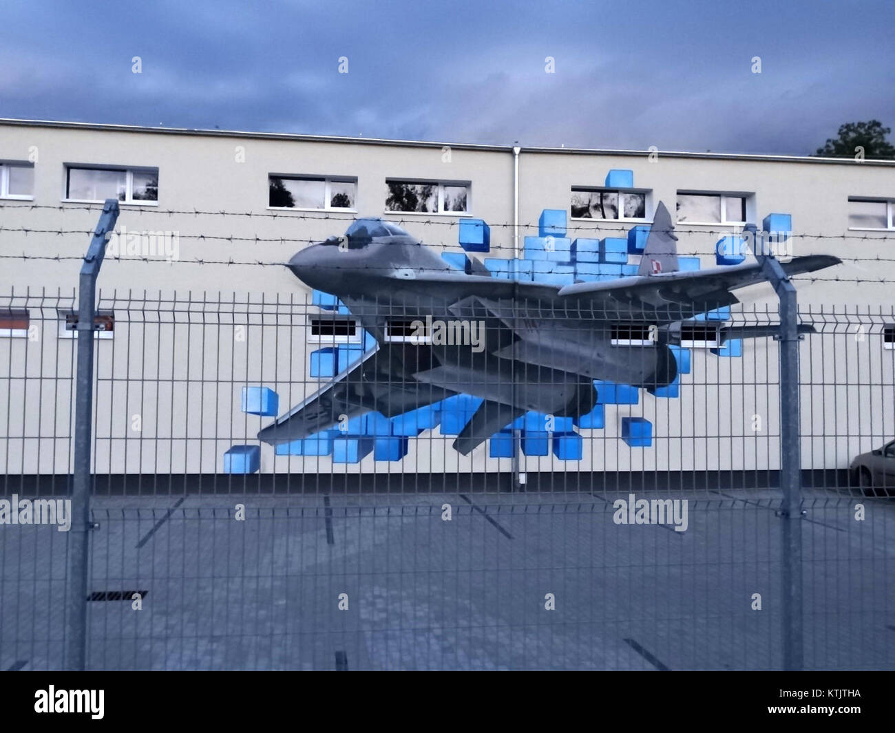 Un'immagine della Wojskowe Zakłady Lotnicze (fabbrica dell'aviazione militare) a Bydgoszcz, Polonia, scattata nel luglio 2014. La struttura è specializzata nella manutenzione e produzione di aeromobili per l'esercito polacco, dimostrando la sua importanza nelle operazioni del settore della difesa. Foto Stock