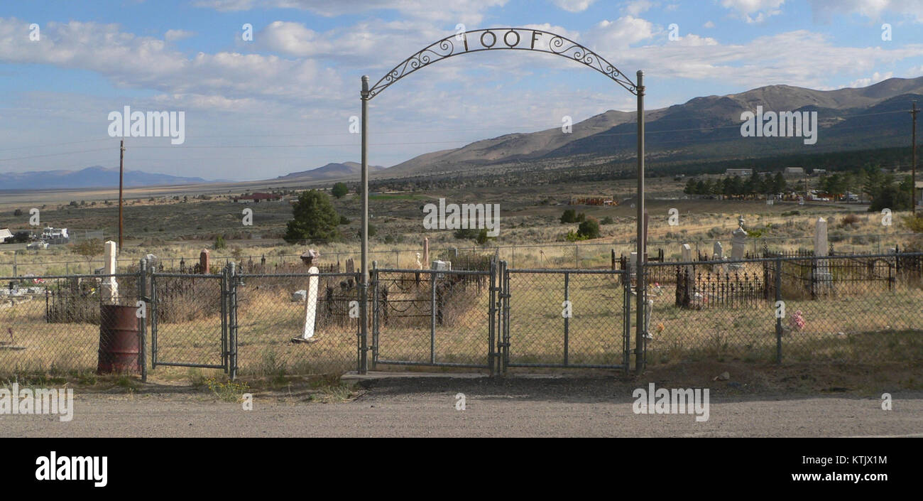 Il cimitero IOOF di Austin, Nevada, è uno storico sito di sepoltura con tombe di individui collegati all'Independent Order of Odd Fellows (IOOF). Il cimitero è un punto di riferimento culturale chiave ad Austin, che riflette la storia della città durante la fine del XIX secolo e l'inizio del XX secolo. Foto Stock