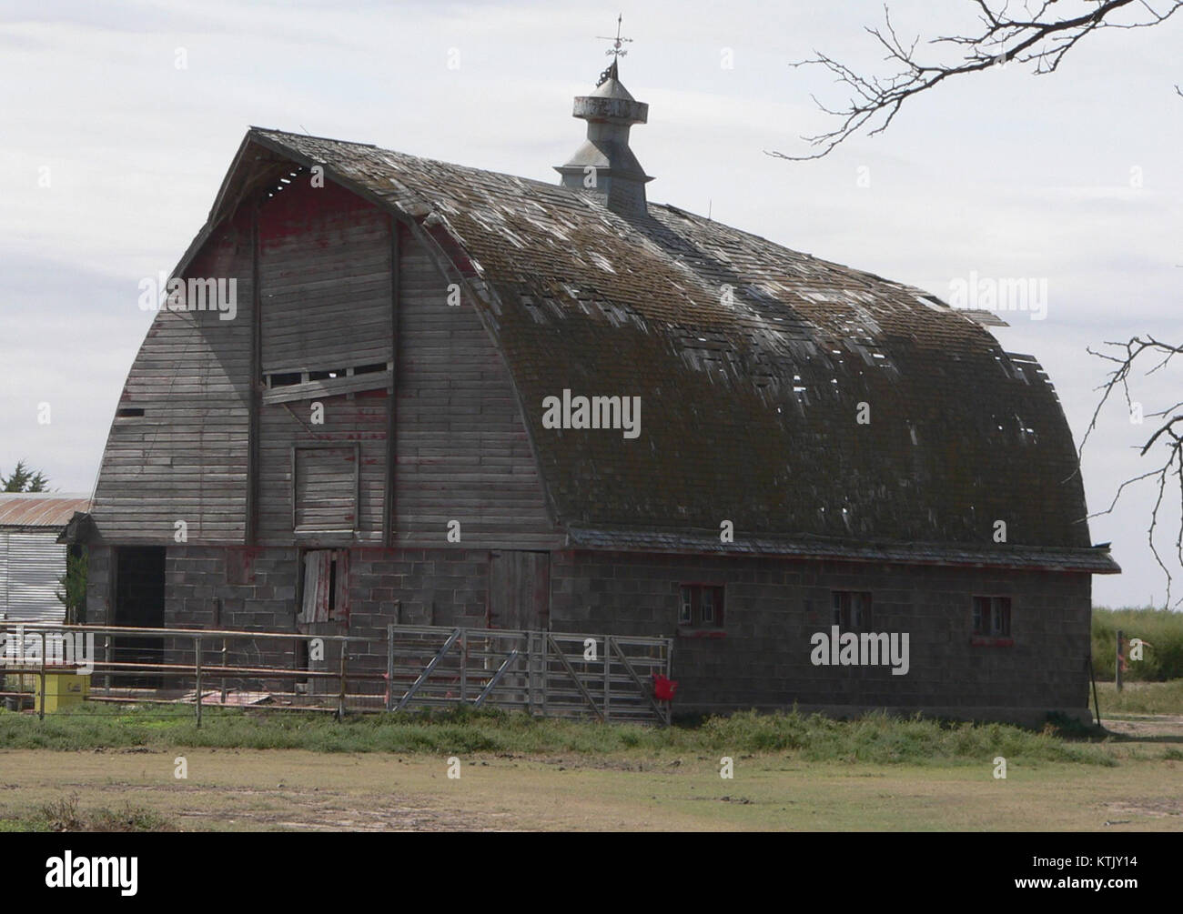 Il Beamer Barn è una struttura storica situata nella contea di Gove, Kansas. Il fienile rappresenta la prima architettura agricola americana ed è parte del patrimonio rurale della regione. Foto Stock
