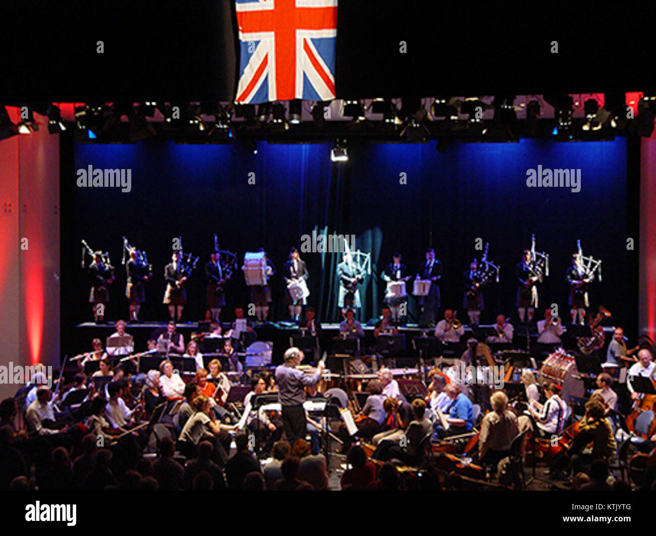 L'Auckland Symphony Orchestra, nota per le sue diverse esibizioni musicali, ha partecipato all'ultima notte dei Proms, un celebrato evento di musica classica tenutosi ad Auckland. Questo concerto presenta un mix di pezzi tradizionali e contemporanei. Foto Stock