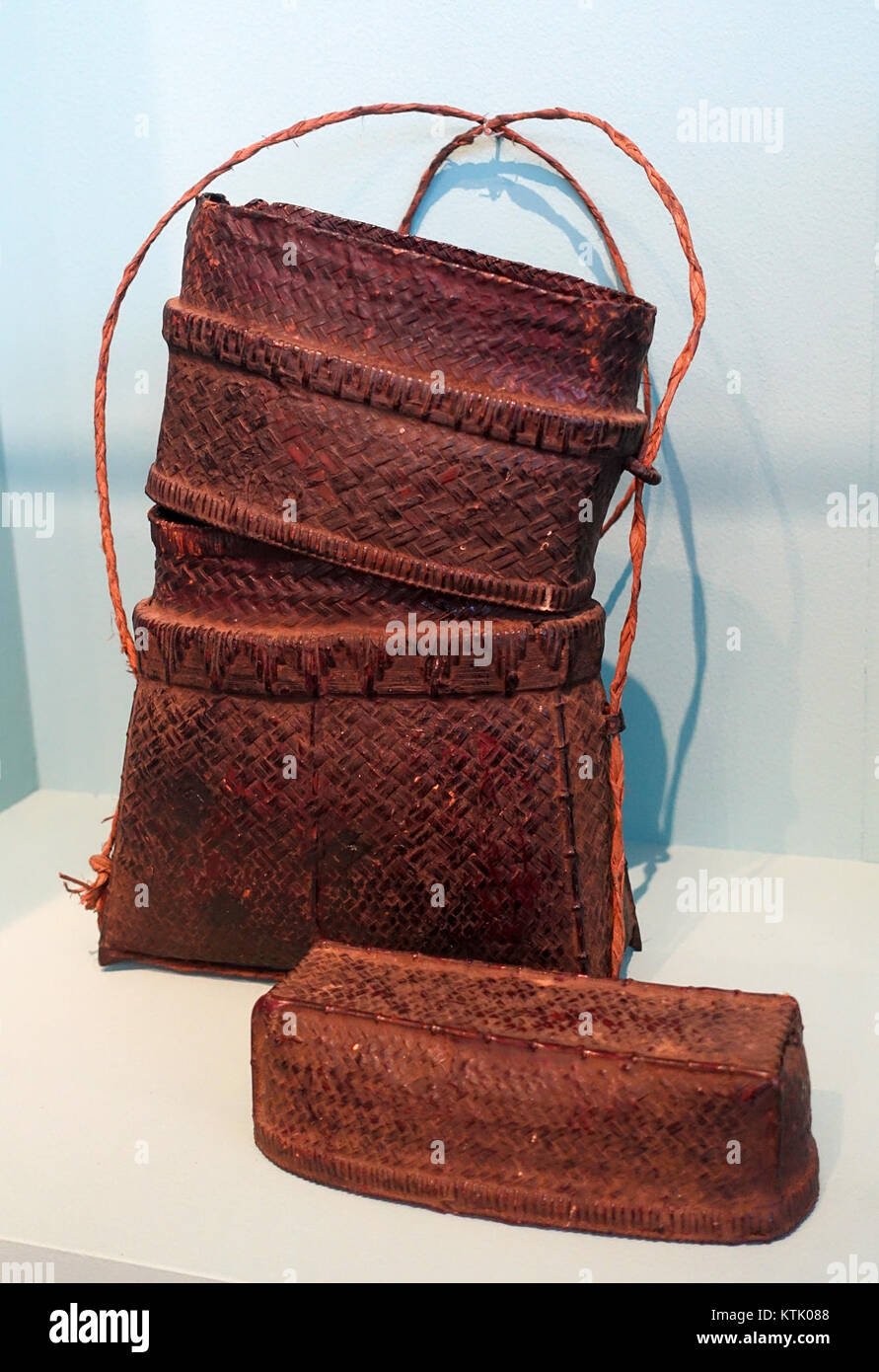 Questi cesti, realizzati dal popolo Karen della Thailandia settentrionale, rappresentano l'artigianato tradizionale e fanno parte della collezione del Museo Etnologico di Berlino. Foto Stock