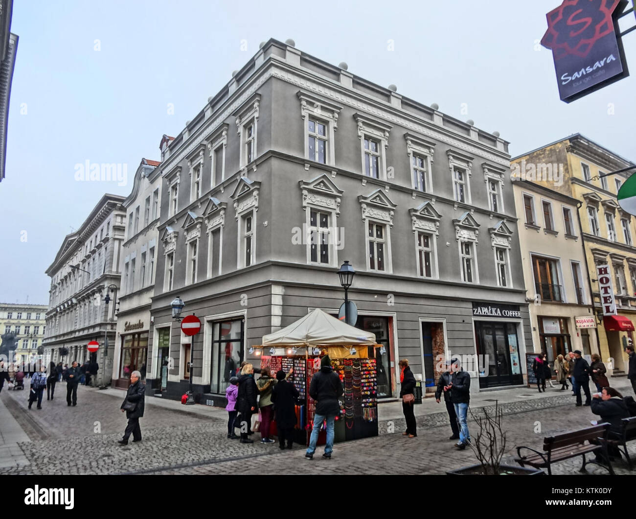 Una fotografia scattata durante le celebrazioni del giorno dell'indipendenza nel 2014 in Dluga Street, che mostra lo spirito patriottico e le festività pubbliche dell'occasione in una posizione di rilievo. Foto Stock