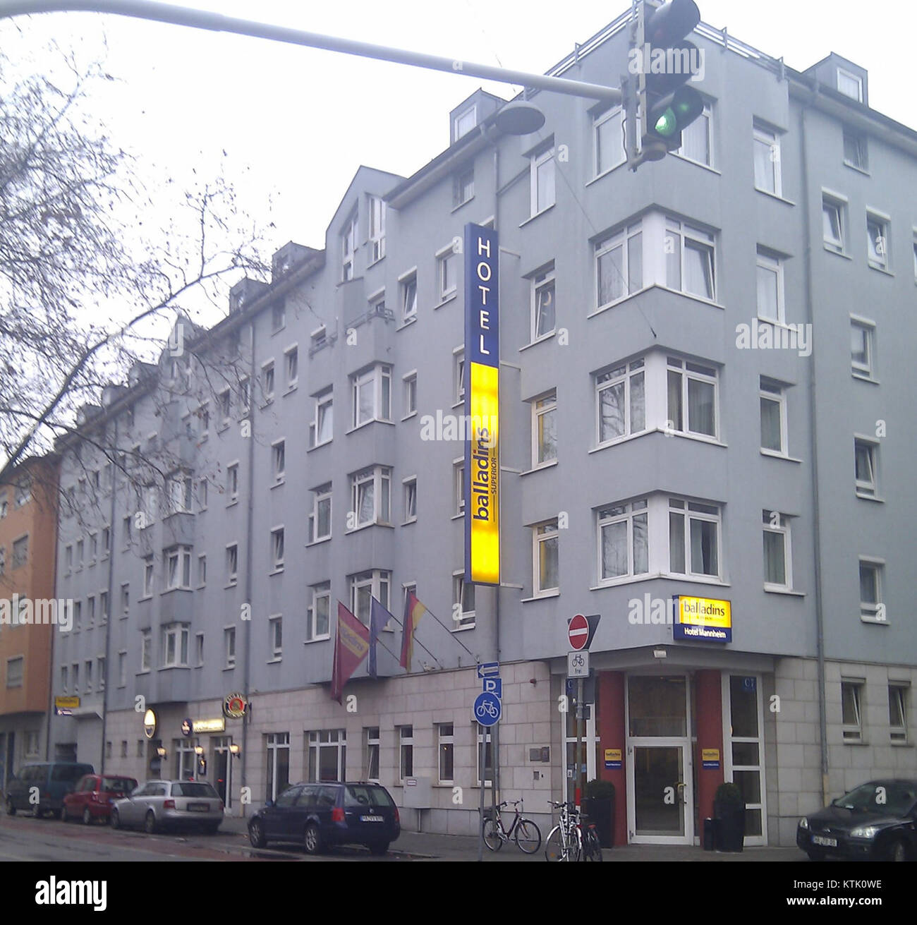 Il Balladins Superior Hotel di Mannheim, Germania, offre sistemazioni di alta qualità. Conosciuto per i suoi comfort e i suoi servizi, l'hotel offre un soggiorno comodo sia ai viaggiatori che agli ospiti della regione. Foto Stock