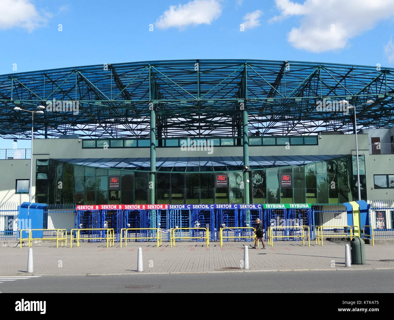 Questa immagine cattura il Polonia Stadion durante un evento del 2015. Lo stadio è noto per ospitare vari eventi sportivi, in particolare partite di calcio, in Polonia. Foto Stock