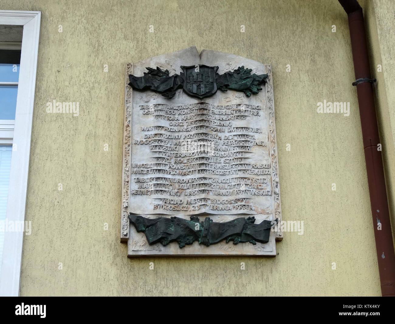 Il Museo della diplomazia e dell'esilio (Muzeum Dyplomacji i Uchodźstwa) si trova a Bydgoszcz, Polonia. Il museo si concentra sulla storia diplomatica polacca e sulle esperienze dei cittadini polacchi in esilio. Le sue mostre coprono eventi storici significativi e la cultura polacca da un punto di vista diplomatico. Foto Stock