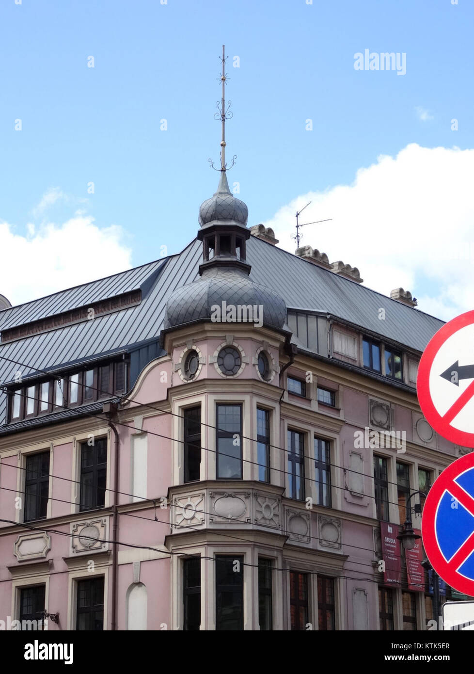 Questa è una foto dell'edificio Seelinga, scattata nel 2015. L'edificio è noto per il suo design architettonico e il suo significato storico nella sua regione. Foto Stock