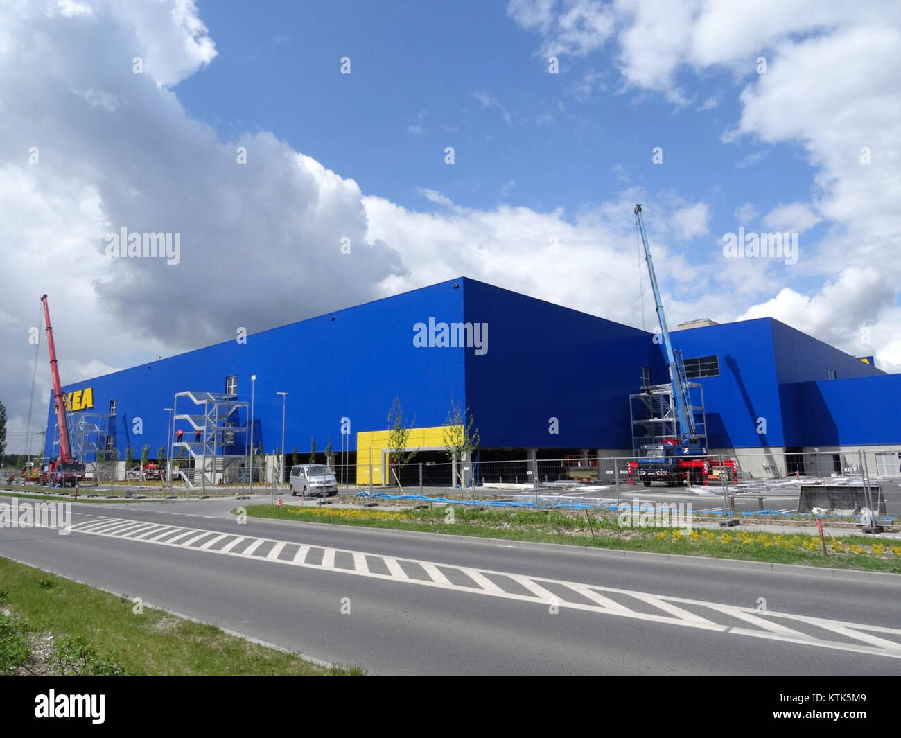 Il catalogo IKEA del 2015 ha messo in risalto gli arredi delle camere da letto e del bagno, introducendo nuovi interni e prodotti. In particolare, la serie EXCEDIT fu sostituita dalla serie Kallax, e fu presentato il METODO della serie di cucine. Foto Stock