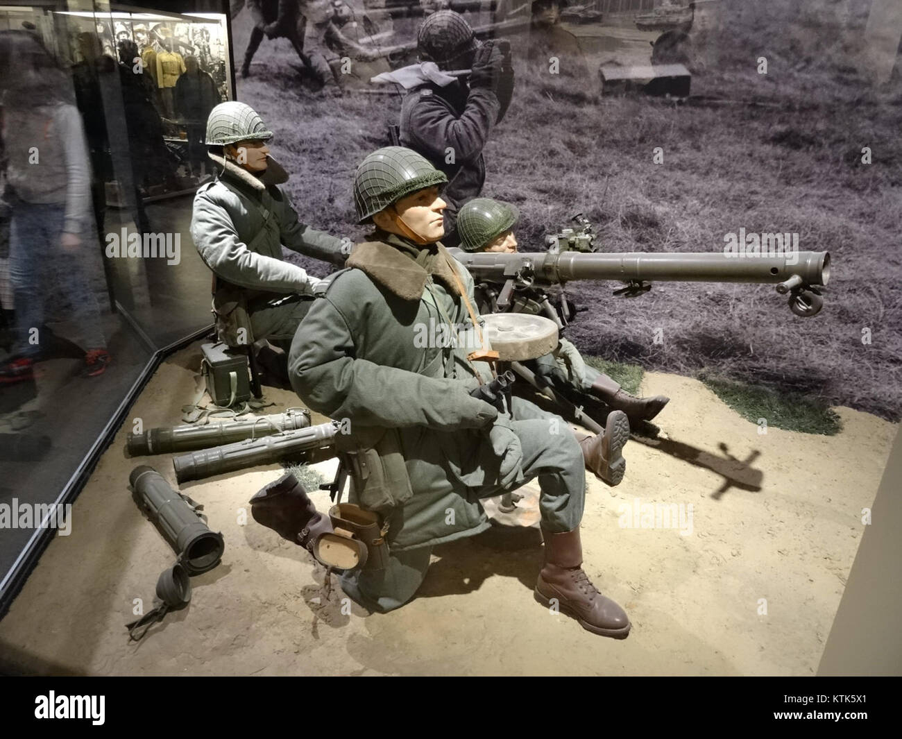 Il Museo delle forze terrestri polacche, situato a Breslavia, in Polonia, è dedicato a mostrare la storia e lo sviluppo dell'esercito polacco. Il museo espone manufatti militari, attrezzature e documenti storici relativi alle forze terrestri. Foto Stock