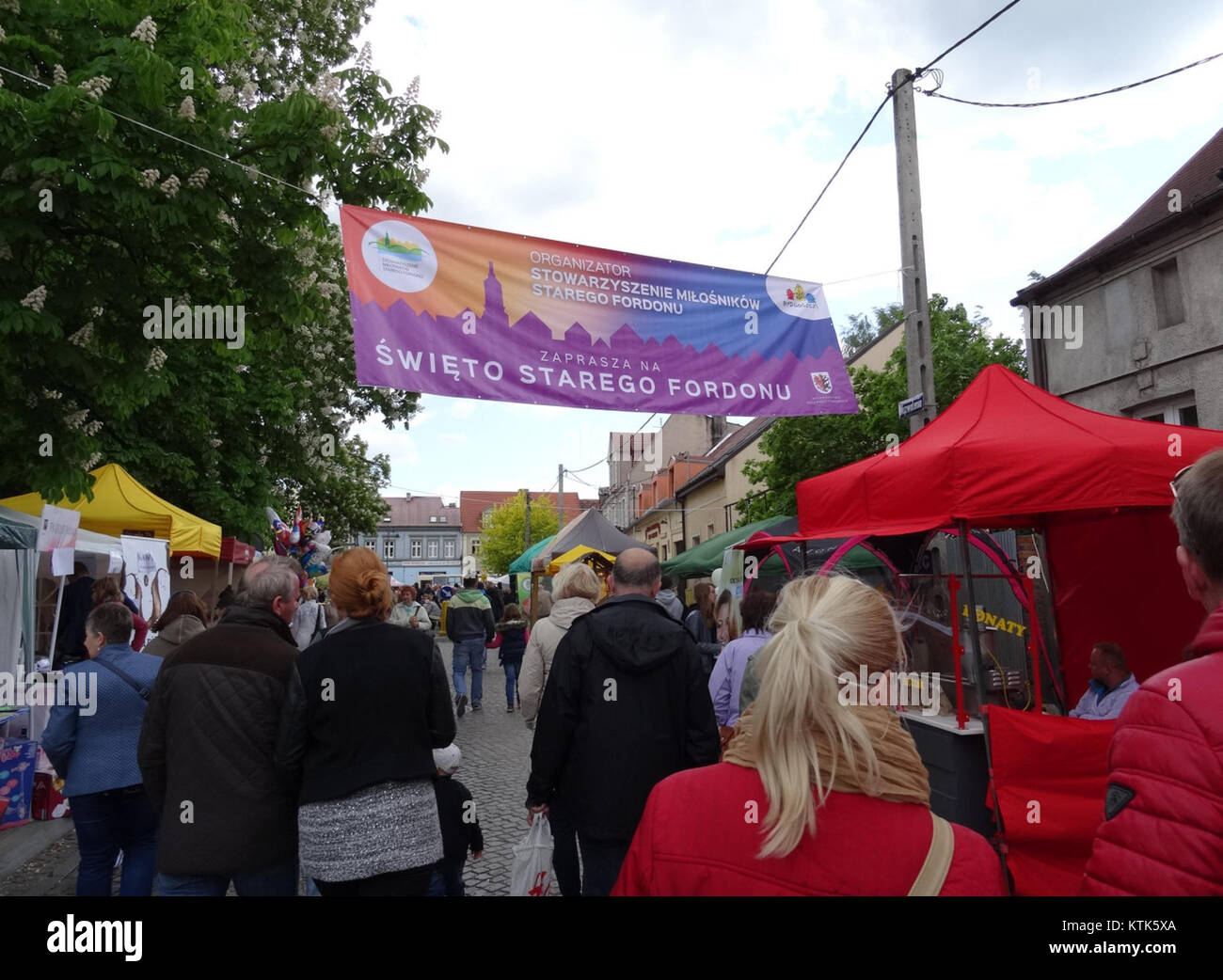 Una foto che cattura lo Stary Fordon Festival nel 2015, un evento culturale tenutosi nel quartiere storico di Fordon, in Polonia. Il festival celebra le tradizioni locali e la ricca storia della zona. Foto Stock