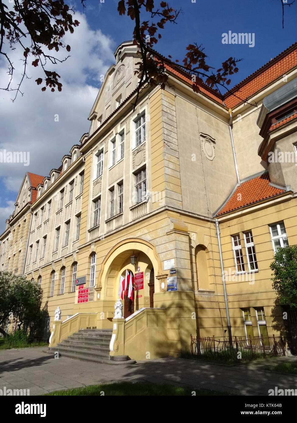 Questa immagine mostra una vista dalla BDG vi, scattata il 4 maggio 2015. La vista cattura una prospettiva significativa dell'area, riflettendo le sue caratteristiche architettoniche o ambientali. Foto Stock