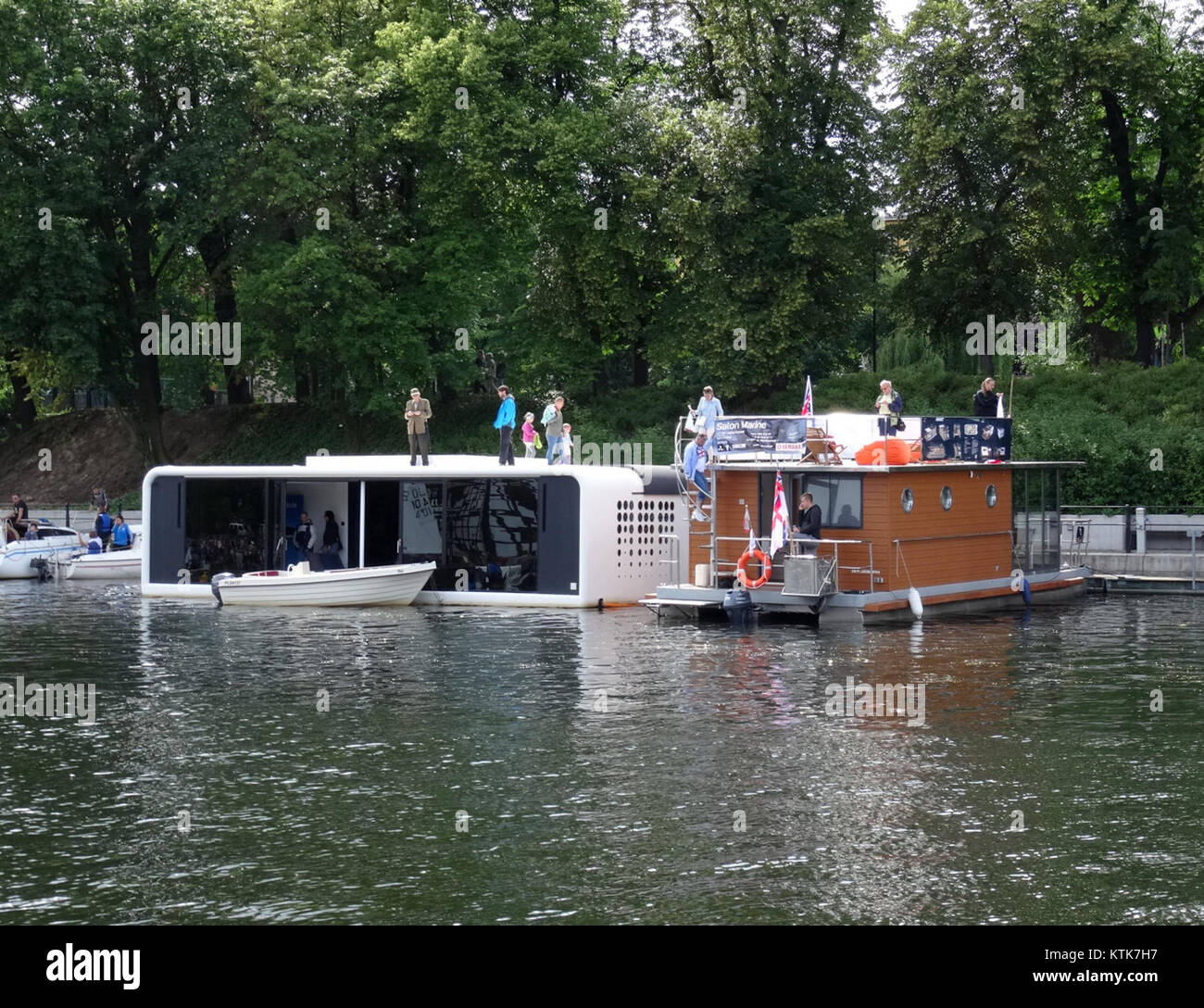 Il Wodny Festival 2015, tenutosi a Domynawodzie, ha celebrato attività a tema acquatico e spettacoli culturali. L'evento ha evidenziato il significato dell'acqua nelle tradizioni regionali e nella cultura locale. Foto Stock