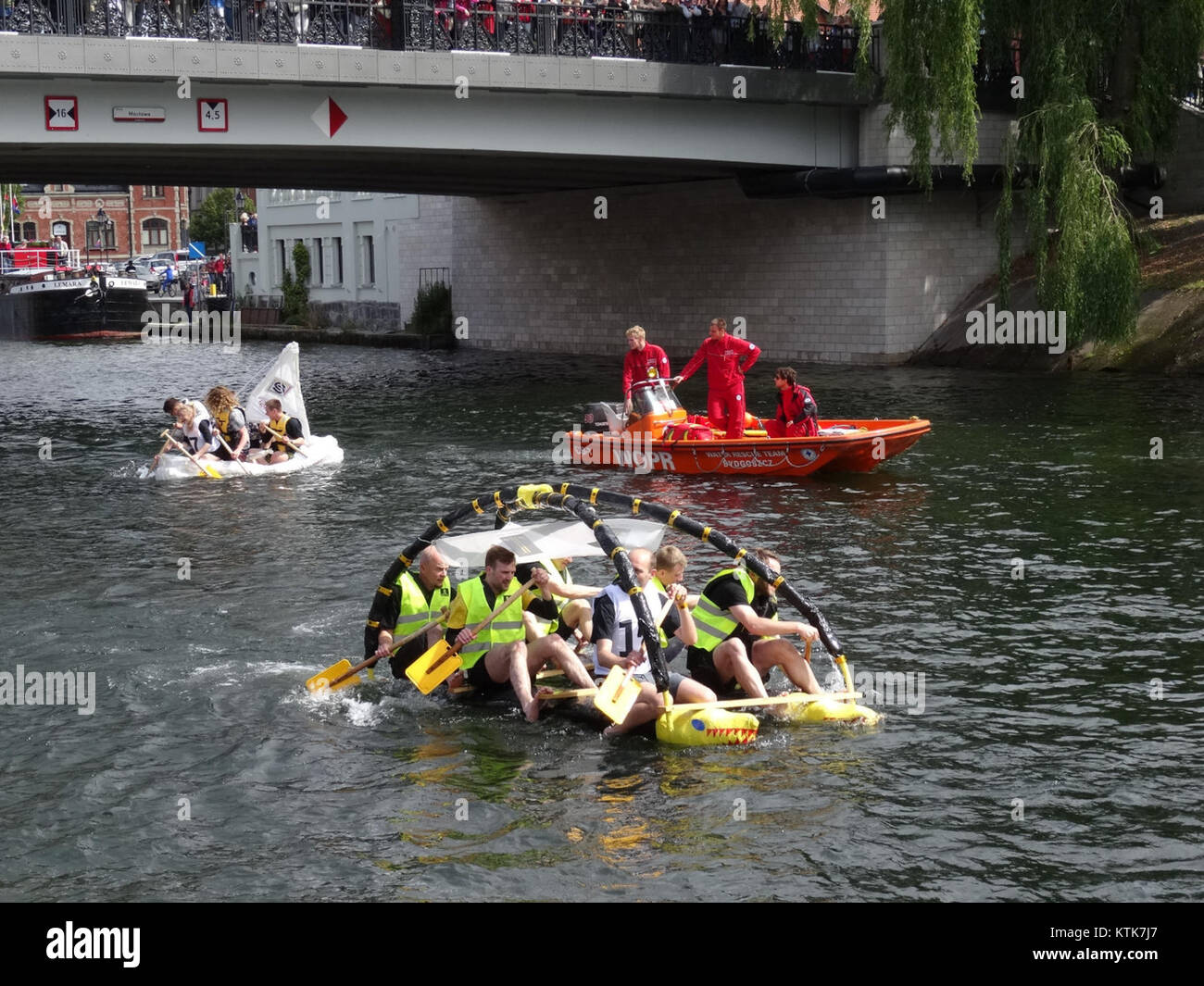 Il BDG Water Festival 2015 ha caratterizzato una gara emozionante, nota come Wyscig 23. Questo evento annuale presenta competizioni acquatiche, attirando spettatori e concorrenti da varie regioni. Foto Stock