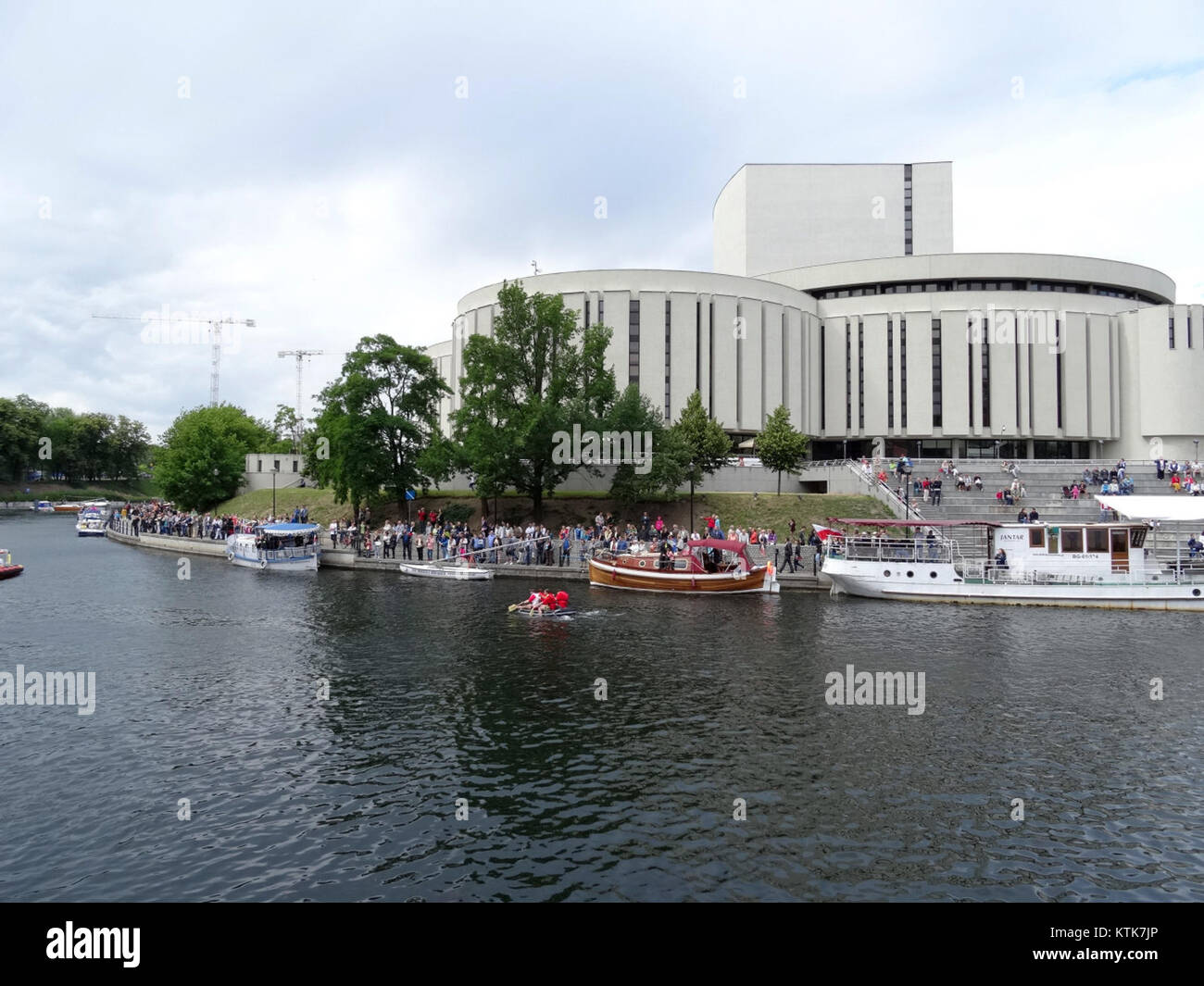 Il Festival dell'acqua 2015 a Bydgoszcz, Polonia, è stato una celebrazione di attività a tema acquatico, con eventi culturali, spettacoli e intrattenimento sul lungomare lungo il bulwar (viale) della città. Foto Stock