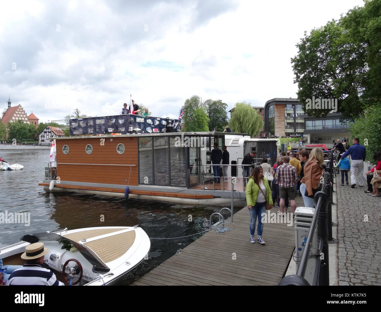 Il BDG Festival Wodny 2015, tenutosi in Polonia, si è concentrato sulle attività e le celebrazioni legate all'acqua. L'evento ha caratterizzato sport acquatici, mostre culturali e la partecipazione della comunità, sottolineando l'importanza dell'acqua nella cultura locale. Foto Stock