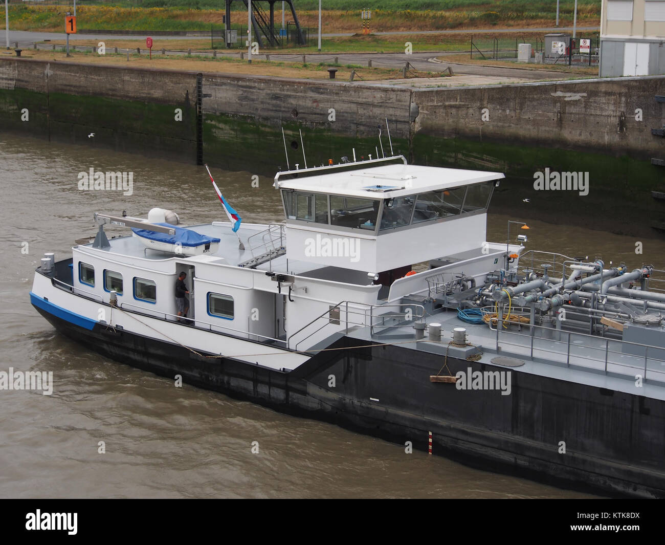 La Beryl ENI 02336040 è una nave ormeggiata presso la Berendrechtsluis nel porto di Anversa. Questo porto affollato è uno dei più grandi d'Europa e un hub per la navigazione globale. Foto Stock
