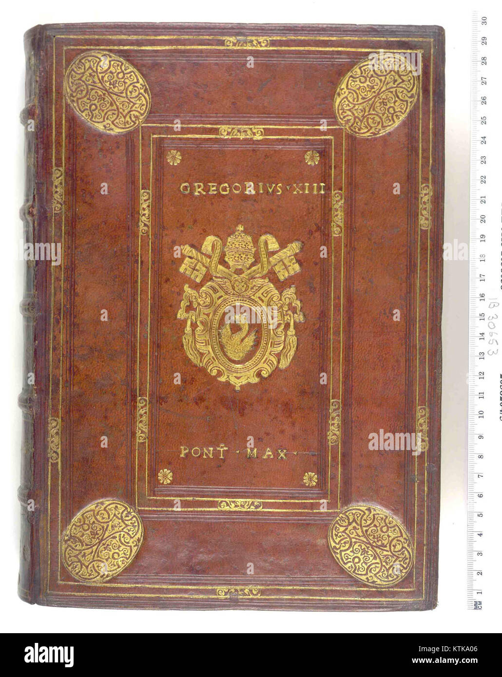 Questo testo, intitolato "Incipit Dialogus", mira ad affrontare le credenze ebraiche riguardo al Messia, discutendo le loro opinioni sull'arrivo del Messia e l'adesione alla legge mosaica. Si tratta di un lavoro teologico per il dialogo sulle prospettive religiose. Foto Stock