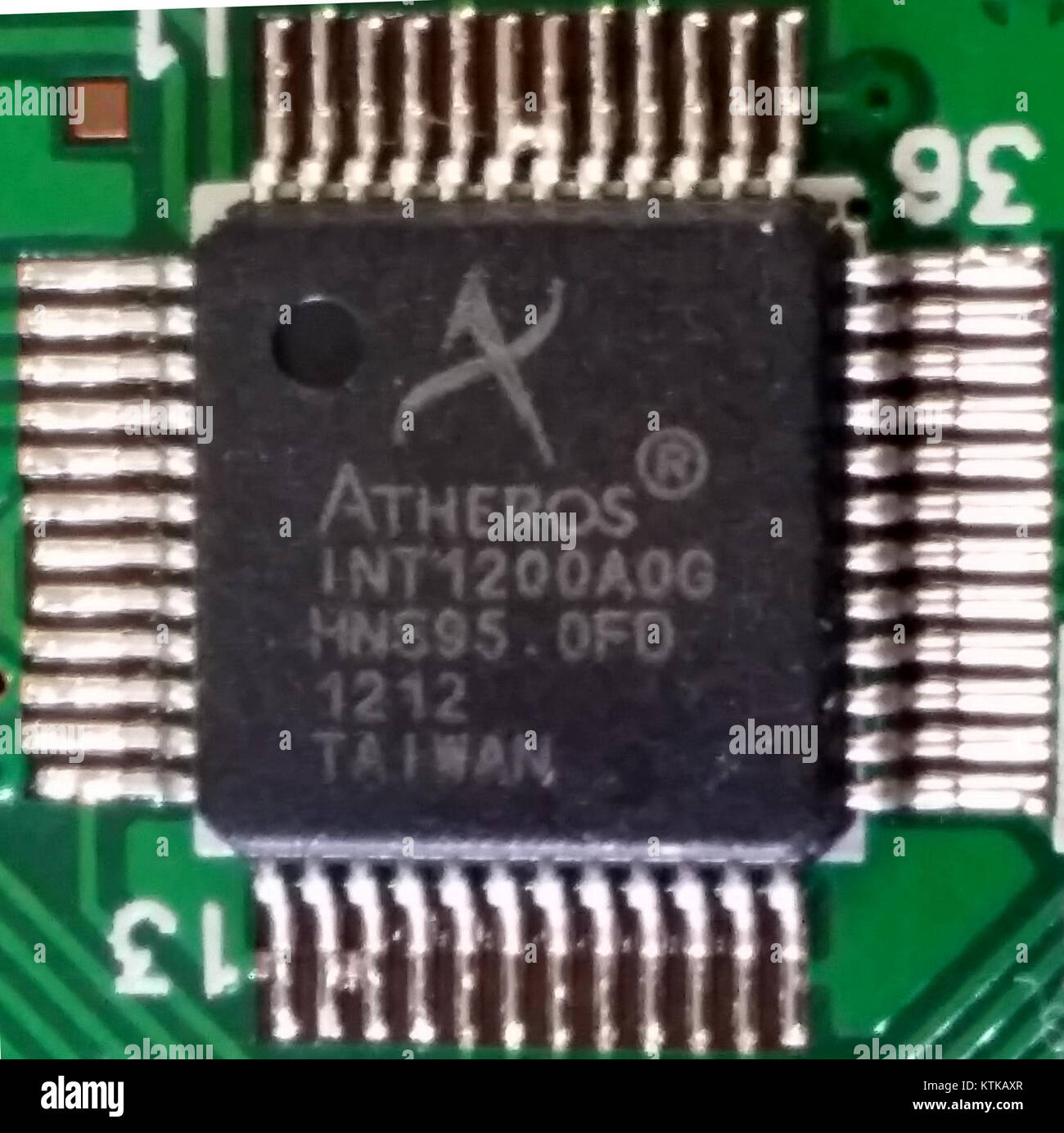 Atheros Intellon 1200 AFE si riferisce a un modello di tecnologia di comunicazione su linee elettriche che facilita la trasmissione dei dati sulle linee elettriche, contribuendo all'infrastruttura di rete. Foto Stock