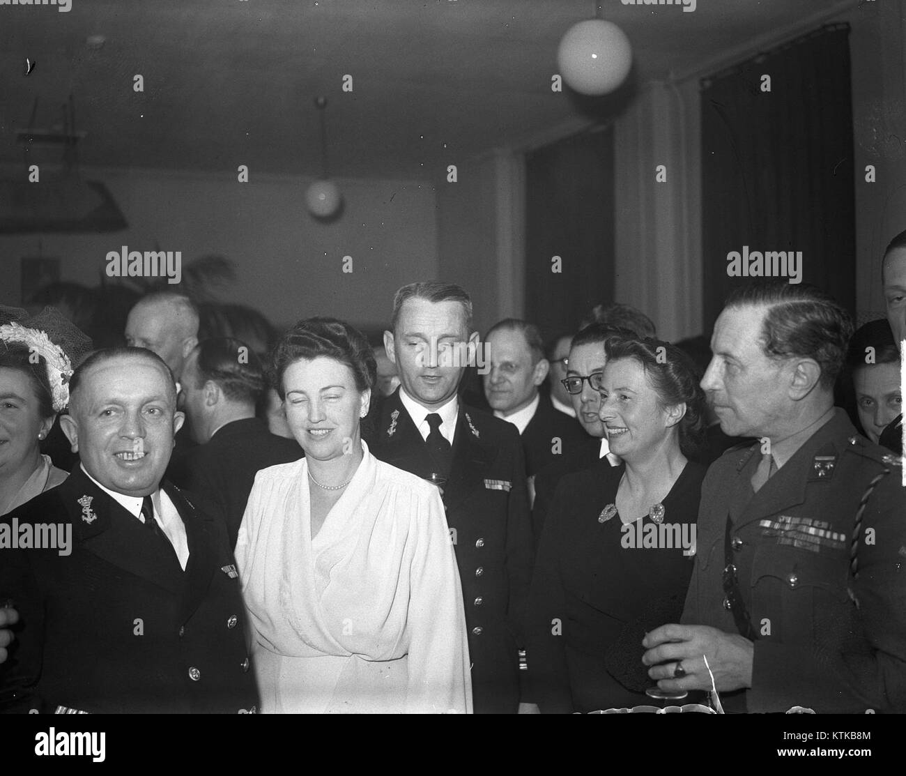 Questa immagine è legata alla promozione degli eventi MOC (Ministero della Cultura) a Hilversum, nei Paesi Bassi. Comprende materiale d'archivio del XX secolo che documenta le attività culturali e l'impegno pubblico nella regione. Foto Stock