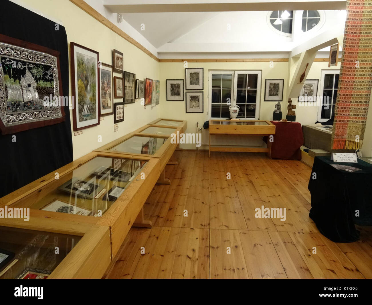 Il Museo della diplomazia, situato a Varsavia, in Polonia, offre una prospettiva storica sulla diplomazia e le relazioni internazionali. Mostra manufatti legati alla diplomazia polacca e alla sua influenza globale. Foto Stock