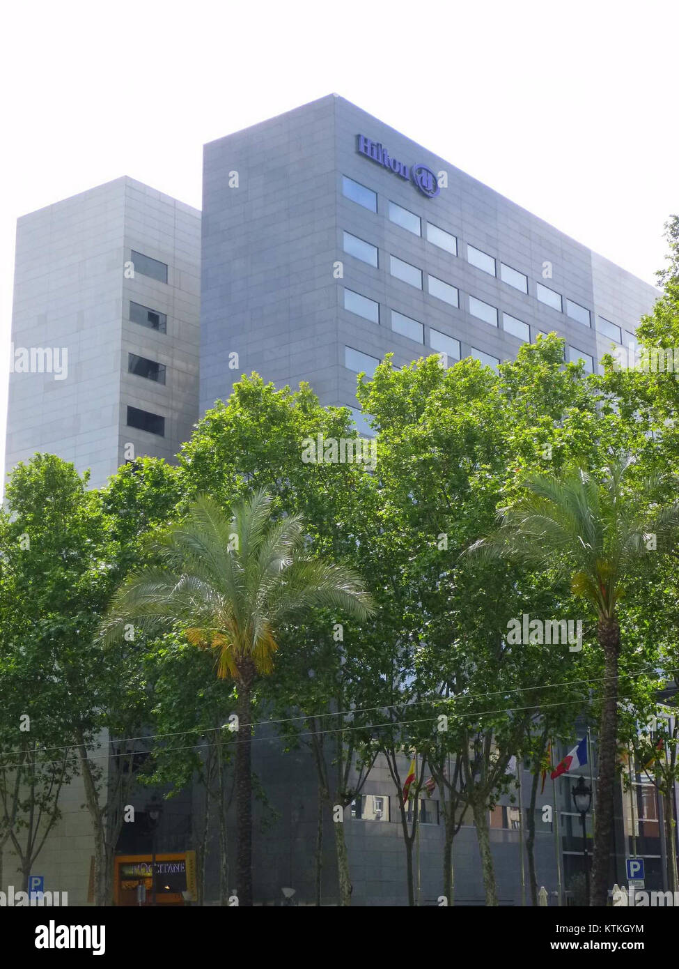 L'Hilton Barcelona Hotel, situato in Aviguda Diagonal a Barcellona, offre sistemazioni lussuose e servizi moderni. E' situato in una posizione centrale, ideale per viaggiatori d'affari e turisti. Foto Stock