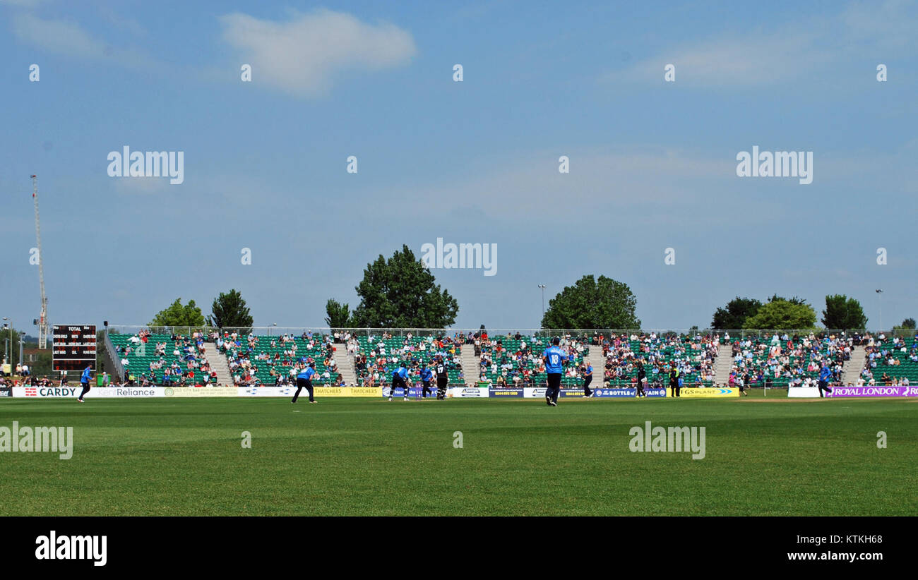 L'immagine mostra il nuovo stand a Beckenham, una città nota per le sue strutture sportive. Lo stand fa parte dello stadio locale, utilizzato per eventi sportivi e riunioni della comunità. Foto Stock