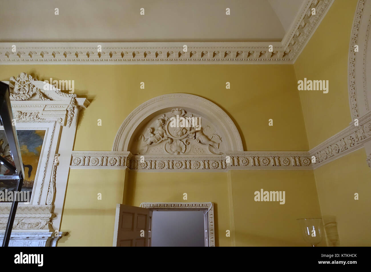 Gli interni della Banqueting House a Studley Royal Park, North Yorkshire, Inghilterra, mostrano il suo design storico e le sue caratteristiche architettoniche. Foto Stock