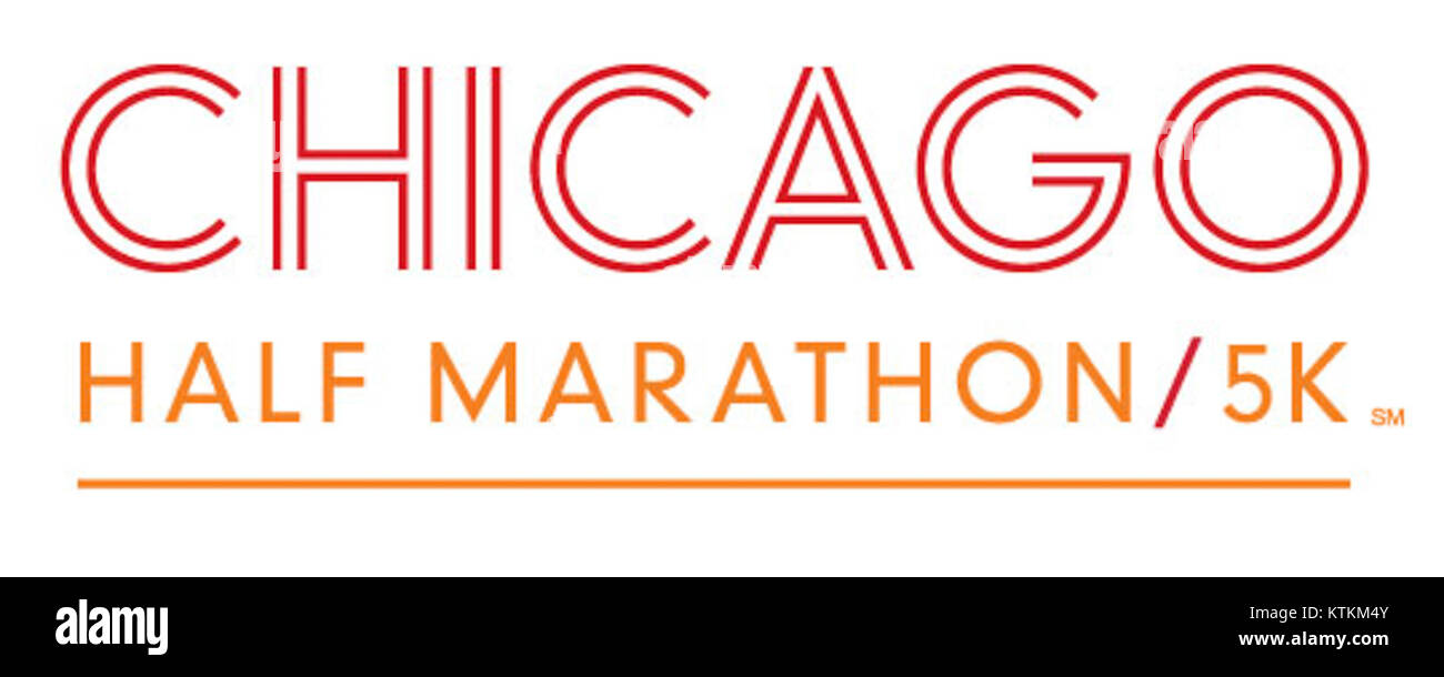 La Chicago Half Marathon è un evento annuale che attira partecipanti da tutto il mondo. La gara copre un percorso di 13 km attraverso le strade di Chicago, offrendo un percorso panoramico e un'esperienza impegnativa per corridori di tutti i livelli di abilità. Foto Stock