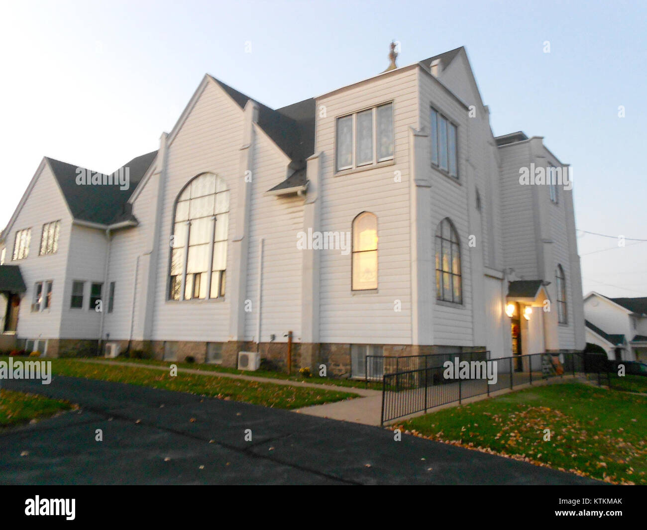 La Langcliffe Presbyterian Church di Avoca, Pennsylvania, è un luogo di culto storico. Noto per il suo design architettonico e il ruolo nella comunità religiosa locale, è stato un importante centro per la vita spirituale nella regione. La chiesa è un notevole esempio di architettura religiosa della zona. Foto Stock La Langcliffe Presbyterian Church di Avoca, Pennsylvania, è un luogo di culto storico. Noto per il suo design architettonico e il ruolo nella comunità religiosa locale, è stato un importante centro per la vita spirituale nella regione. La chiesa è un notevole esempio di architettura religiosa della zona. Foto Stock