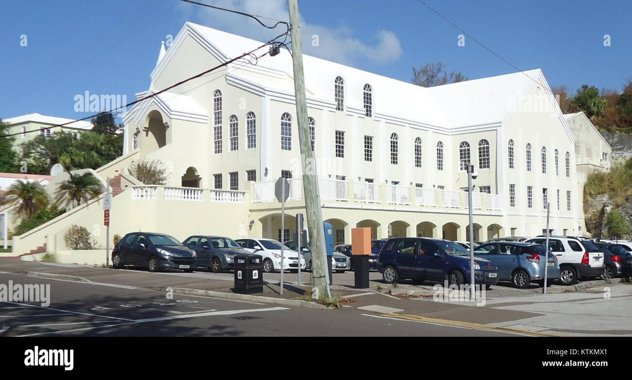 Una fotografia raffigurante una chiesa a Hamilton, Bermuda, che mette in evidenza le sue caratteristiche architettoniche e l'importanza come sito religioso nella capitale delle Bermuda. Foto Stock