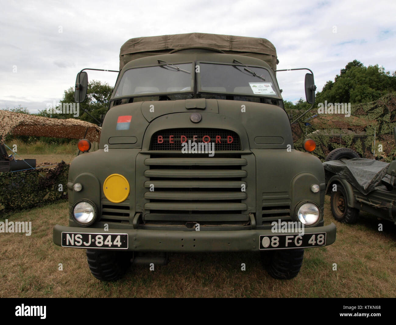 Il Bedford RL è un camion militare d'epoca, spesso utilizzato nella seconda guerra mondiale per il trasporto e il supporto logistico. Questa immagine mostra il suo design e le sue caratteristiche. Foto Stock