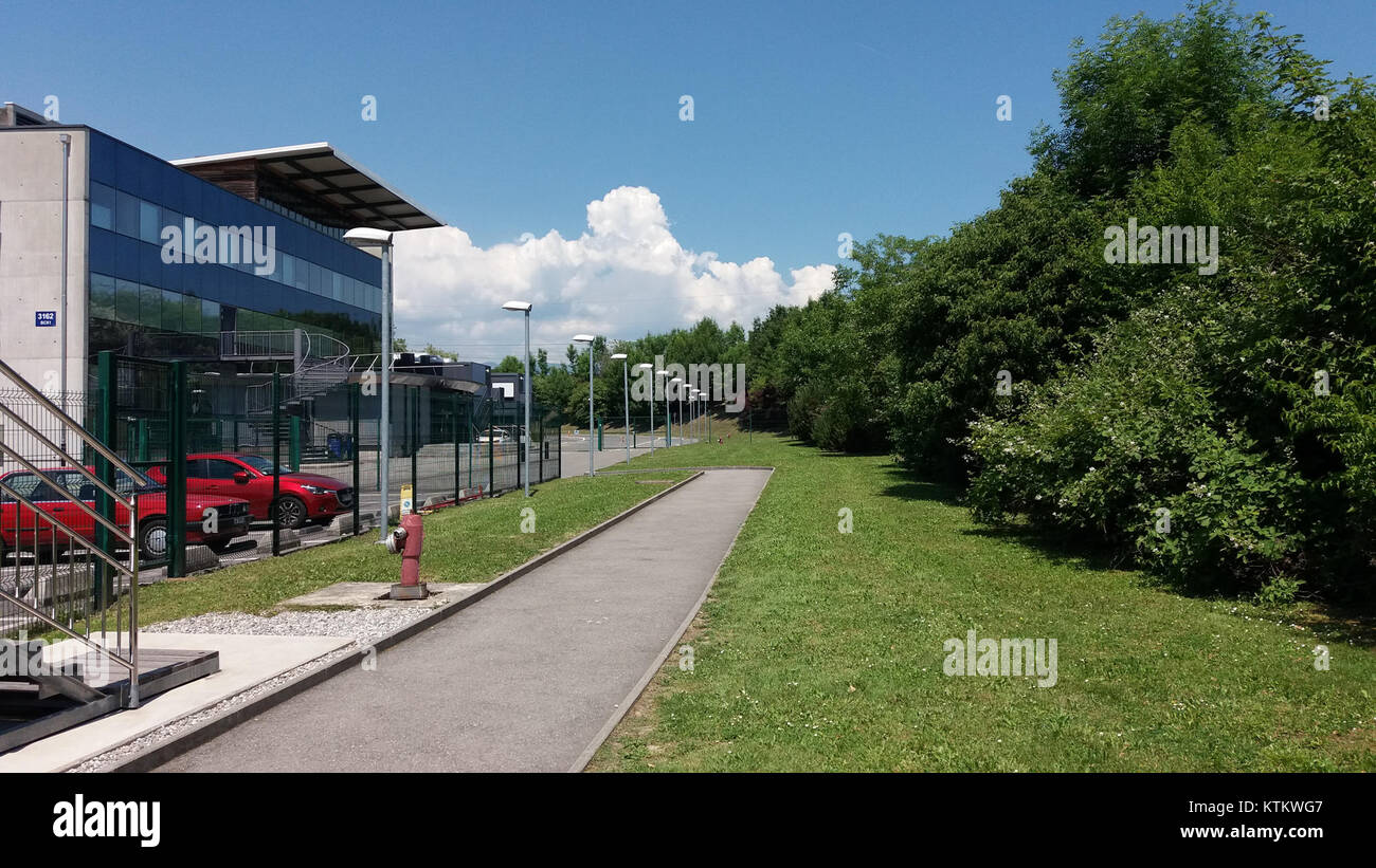 L'edificio dell'esperimento ATLAS fa parte del Large Hadron Collider (LHC) del CERN, progettato per la ricerca fisica ad alta energia. Svolge un ruolo chiave nello studio delle particelle e delle forze fondamentali. Foto Stock