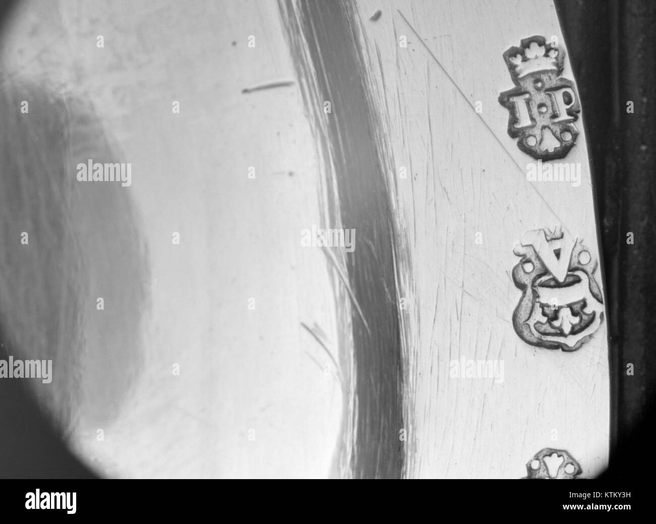 Bacino MET 145999 si riferisce a un bacino marittimo specifico utilizzato per l’attracco e le operazioni di navigazione. Questo bacino fa parte di un porto o complesso portuale più grande, che fornisce servizi chiave all'industria navale. Foto Stock