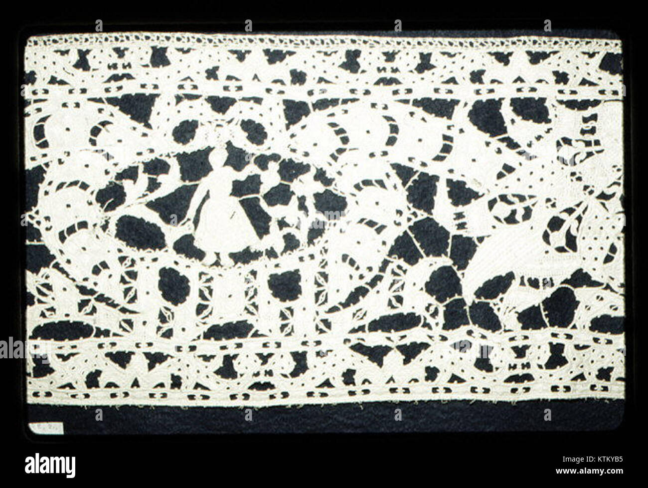 The Band MET GT125e si riferisce a un oggetto musicale o manufatto catalogato dal Metropolitan Museum of Art Può rappresentare un elemento relativo alla storia della musica o a un gruppo musicale specifico. Foto Stock