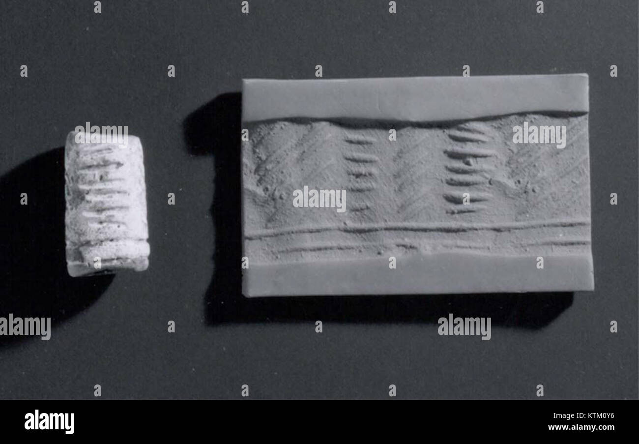 Il Bead MET ME61 100 114 si riferisce a un artefatto o oggetto della collezione MET. Può rappresentare un oggetto culturale o storico, possibilmente legato a gioielli o arte. Foto Stock