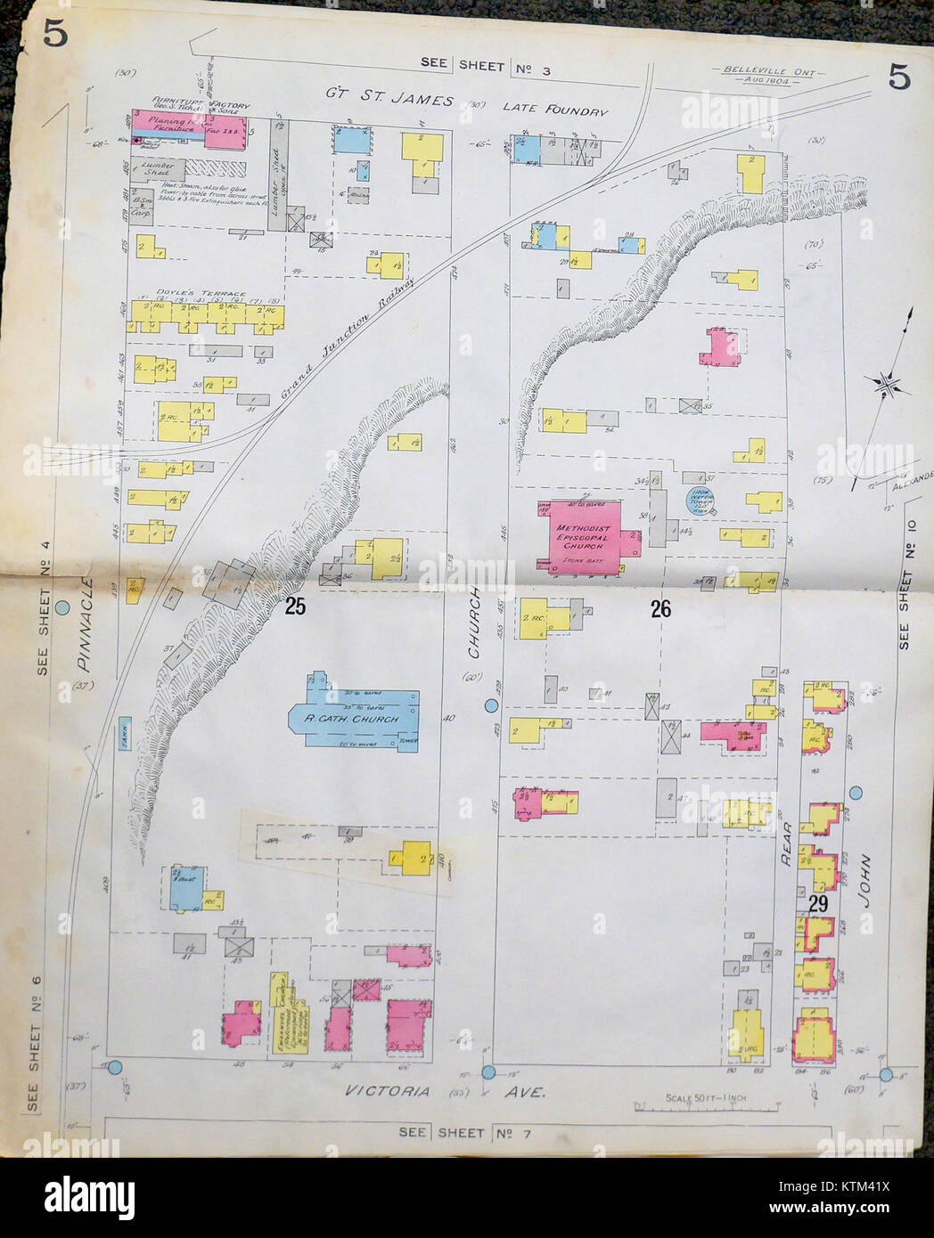 La Belleville Fire Insurance Map del 1904-1908 fornisce informazioni dettagliate sugli edifici e le infrastrutture di Belleville, Ontario, durante l'inizio del XX secolo. Foto Stock
